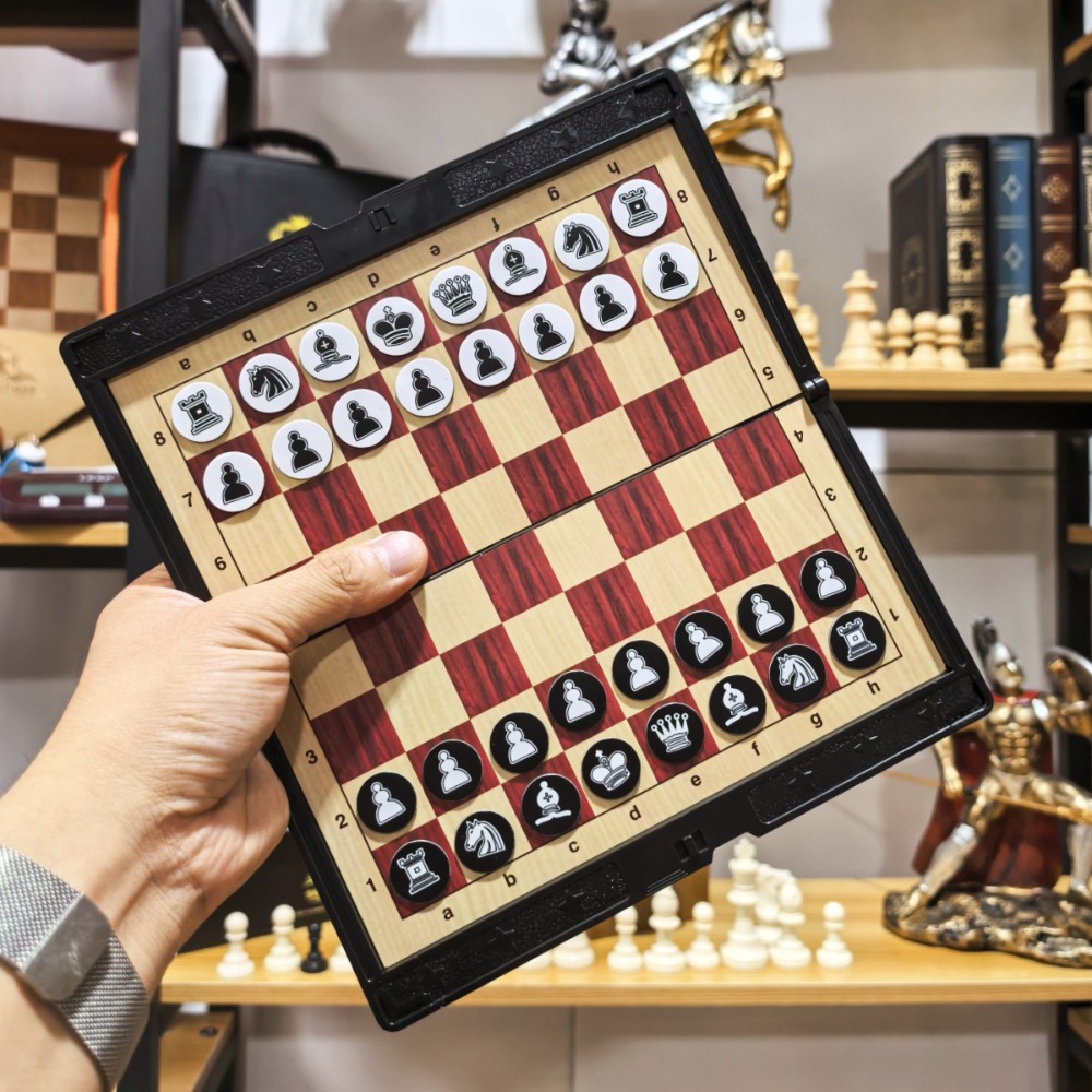 Board Game Cafe - Mini set di scacchi con giochi