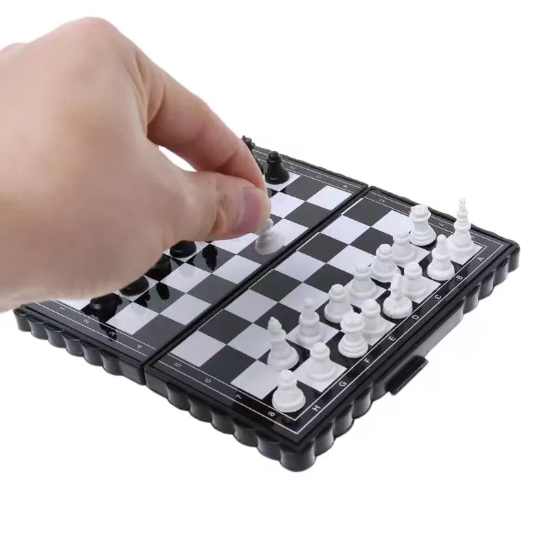 Mini set di scacchi magnetici  - Board Game Cafe recensione e prezzo